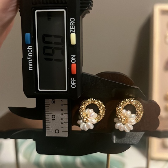 French Chic Double Circle Pearl Stud Earrings - Picture 5 of 5